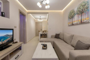 Evia's Apartment - New Apartment In Town!